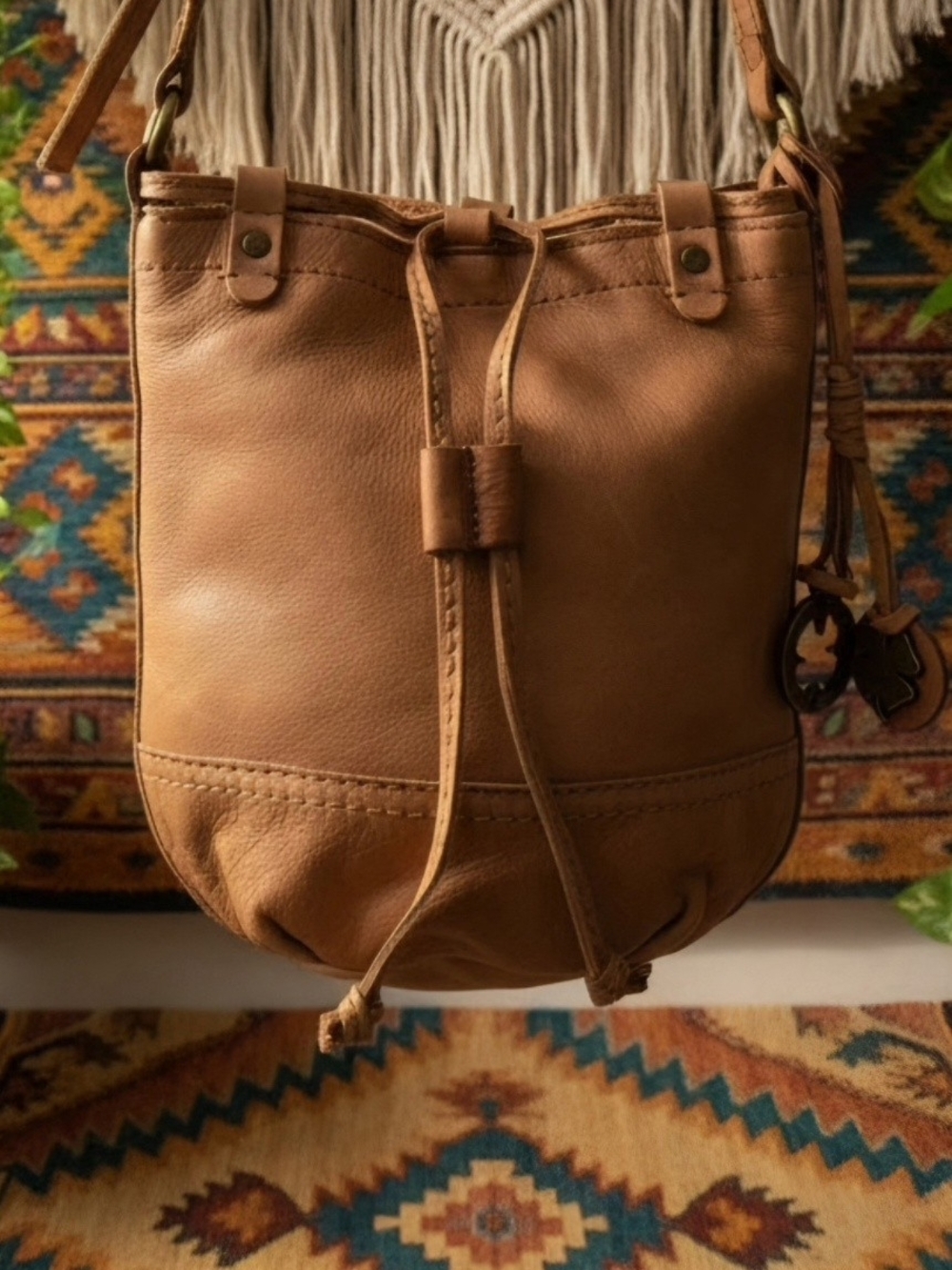 Vintage Lucky Brand Mini Leather Drawstring Bucket Crossbody Bag Tan Boho Y2K. - Picture 2 of 10
